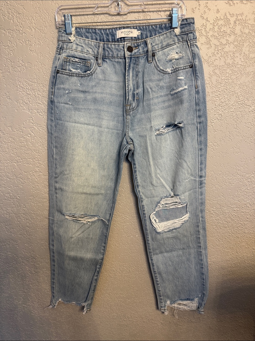 Hidden brand women’s Light Wash Distressed Straight-Leg Jeans